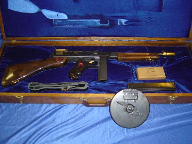 Thompson Submachine Gun. Thompson Machine Gun